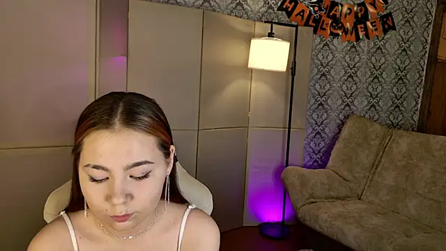 EmilyBlume online show from October 30, 2025, 7:00 pm