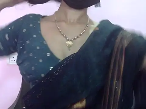 Laila Cute online show from April 15, 2026, 4:29 am