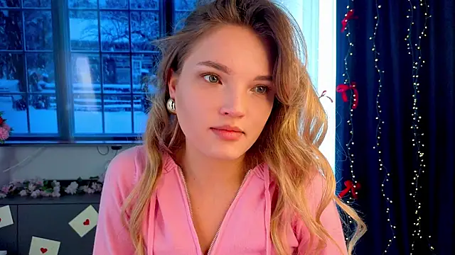 Snapshot of JulieLupo chatting on February 22, 2026, 6:16 am JulieLupo online show from February 22, 2026, 6:16 am