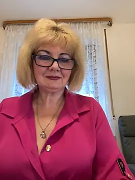 Snapshot of BoloshkaBlonda chatting on November 28, 2025, 2:39 pm BoloshkaBlonda online show from November 28, 2025, 2:39 pm