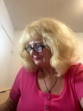 Snapshot of BoloshkaBlonda chatting on October 20, 2025, 10:10 pm BoloshkaBlonda online show from October 20, 2025, 10:10 pm