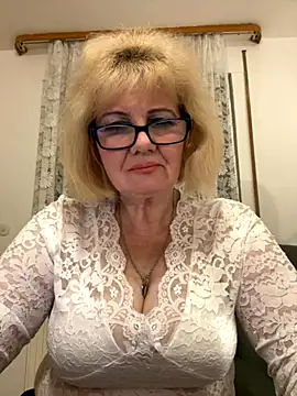 Snapshot of BoloshkaBlonda chatting on December 2, 2025, 6:53 pm BoloshkaBlonda online show from December 2, 2025, 6:53 pm