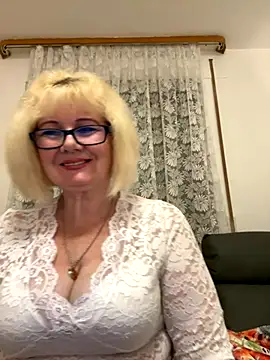 Snapshot of BoloshkaBlonda chatting on November 13, 2025, 6:34 pm BoloshkaBlonda online show from November 13, 2025, 6:34 pm