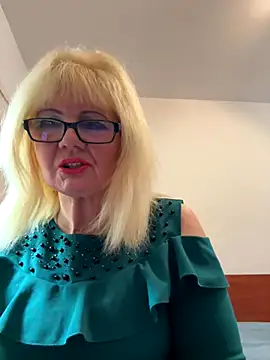 Snapshot of BoloshkaBlonda chatting on October 26, 2025, 1:00 pm BoloshkaBlonda online show from October 26, 2025, 1:00 pm