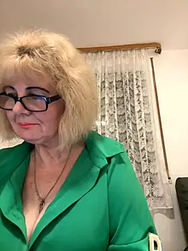 Snapshot of BoloshkaBlonda chatting on November 29, 2025, 6:30 pm BoloshkaBlonda online show from November 29, 2025, 6:30 pm