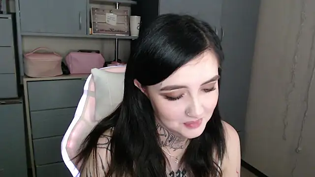 Rin andersonn online show from December 18, 2025, 1:00 am