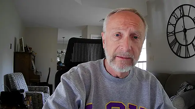 Snapshot of ApolloThrust chatting on November 2, 2025, 7:41 pm ApolloThrust online show from November 2, 2025, 7:41 pm