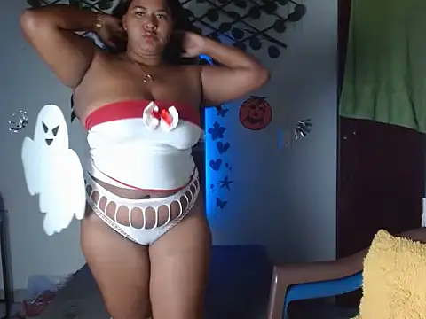 Snapshot of Ebony_luna chatting on October 3, 2025, 12:50 pm Ebony luna online show from October 3, 2025, 12:50 pm