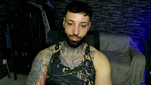 Snapshot of MasculineGuy99 chatting on May 4, 2026, 9:39 pm MasculineGuy99 online show from May 4, 2026, 9:39 pm