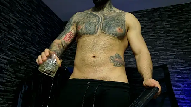 Snapshot of MasculineGuy99 chatting on April 1, 2026, 11:12 pm MasculineGuy99 online show from April 1, 2026, 11:12 pm