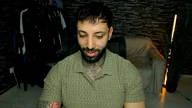 Snapshot of MasculineGuy99 chatting on March 17, 2026, 8:34 pm MasculineGuy99 online show from March 17, 2026, 8:34 pm