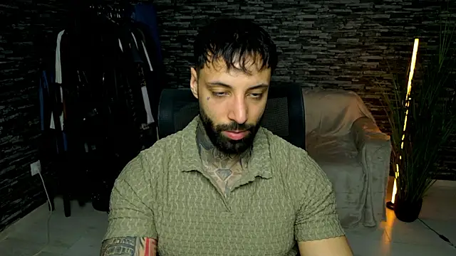 Snapshot of MasculineGuy99 chatting on March 18, 2026, 8:53 pm MasculineGuy99 online show from March 18, 2026, 8:53 pm