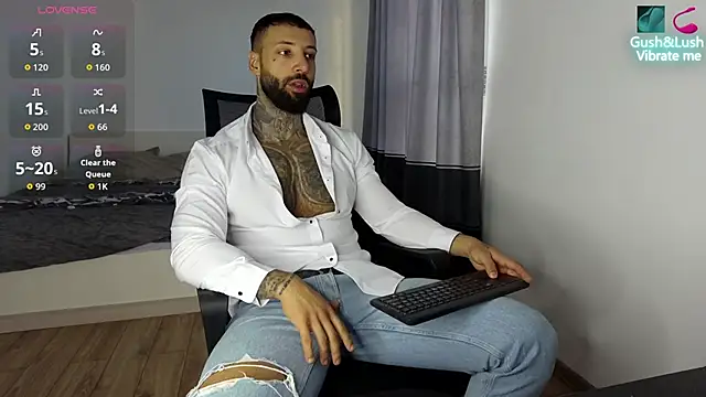 Snapshot of MasculineGuy99 chatting on October 19, 2025, 5:10 am MasculineGuy99 online show from October 19, 2025, 5:10 am