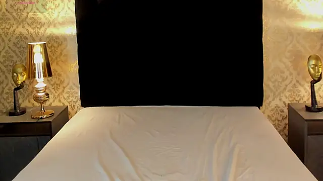 MolyBoston online show from December 2, 2025, 1:13 pm