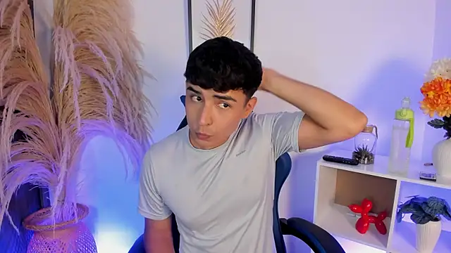 Snapshot of Thiago_Connor21 chatting on May 16, 2026, 11:37 pm Thiago Connor21 online show from May 16, 2026, 11:37 pm