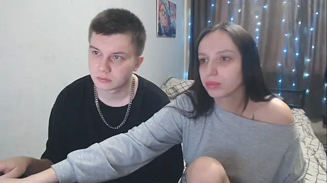 Snapshot of Mark_and_Wendy chatting on April 8, 2026, 12:39 pm Mark and Wendy online show from April 8, 2026, 12:39 pm