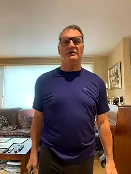 Snapshot of charleluff chatting on October 6, 2025, 3:13 pm charleluff online show from October 6, 2025, 3:13 pm