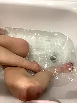 pleasedontpressaredburton online show from November 19, 2025, 10:59 am