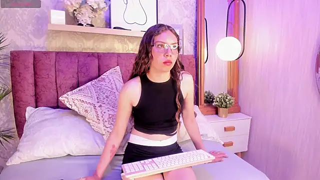 Alaia Johnson online show from October 18, 2025, 8:44 pm