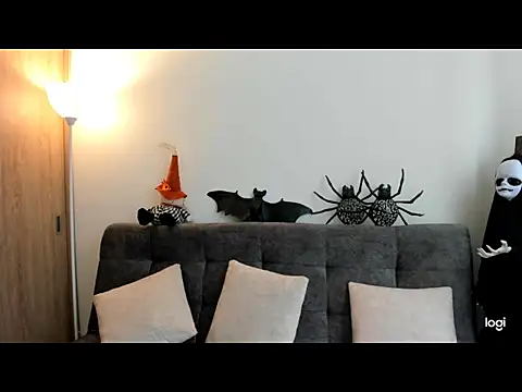 Snapshot of Bombom18_ chatting on October 16, 2025, 2:14 pm Bombom18 online show from October 16, 2025, 2:14 pm