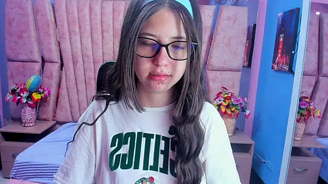 Snapshot of sarah_sweett_ chatting on February 26, 2026, 1:44 pm sarah sweett online show from February 26, 2026, 1:44 pm