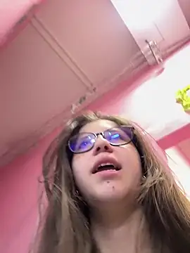 Snapshot of sarah_sweett_ chatting on February 23, 2026, 3:34 pm sarah sweett online show from February 23, 2026, 3:34 pm