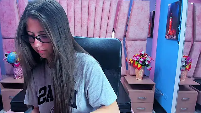 Snapshot of sarah_sweett_ chatting on February 14, 2026, 3:01 pm sarah sweett online show from February 14, 2026, 3:01 pm