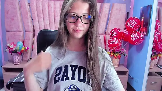 Snapshot of sarah_sweett_ chatting on December 21, 2025, 3:03 pm sarah sweett online show from December 21, 2025, 3:03 pm