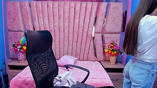 Snapshot of sarah_sweett_ chatting on February 18, 2026, 2:46 pm sarah sweett online show from February 18, 2026, 2:46 pm