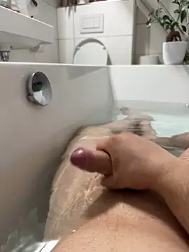 DomnHuan online show from October 10, 2025, 6:42 pm