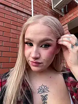 Snapshot of RollDolls chatting on November 21, 2025, 5:17 am RollDolls online show from November 21, 2025, 5:17 am