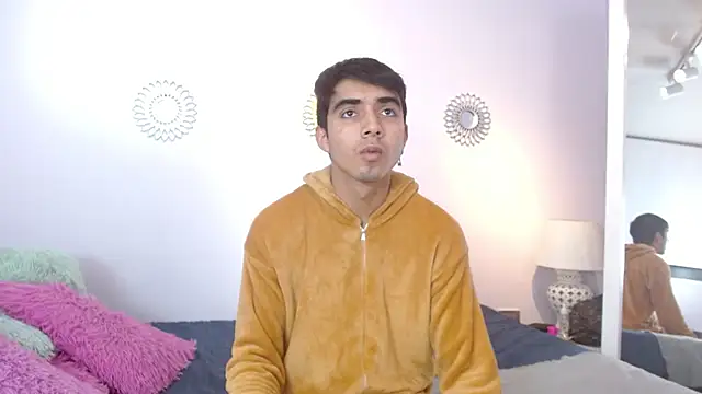 Snapshot of Hottie_Guy chatting on November 15, 2025, 5:50 pm Hottie Guy online show from November 15, 2025, 5:50 pm