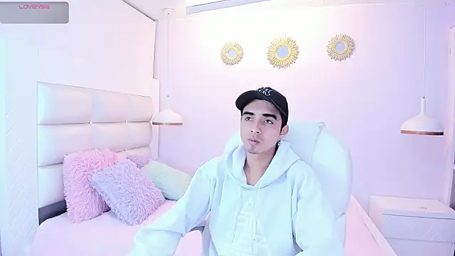 Snapshot of Hottie_Guy chatting on November 8, 2025, 6:11 pm Hottie Guy online show from November 8, 2025, 6:11 pm