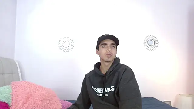 Snapshot of Hottie_Guy chatting on November 24, 2025, 5:57 pm Hottie Guy online show from November 24, 2025, 5:57 pm