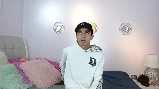 Snapshot of Hottie_Guy chatting on November 28, 2025, 5:35 pm Hottie Guy online show from November 28, 2025, 5:35 pm