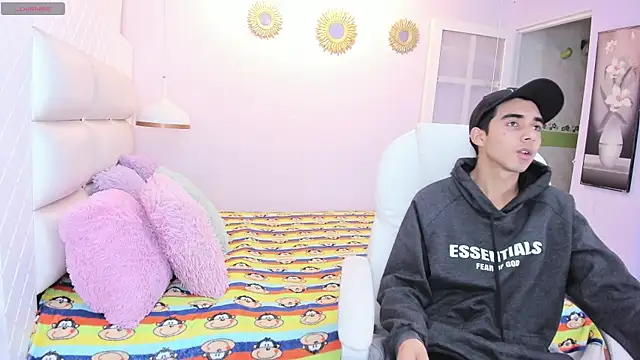 Snapshot of Hottie_Guy chatting on October 28, 2025, 5:56 pm Hottie Guy online show from October 28, 2025, 5:56 pm