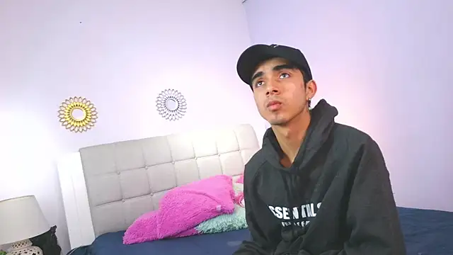 Snapshot of Hottie_Guy chatting on November 5, 2025, 5:38 pm Hottie Guy online show from November 5, 2025, 5:38 pm