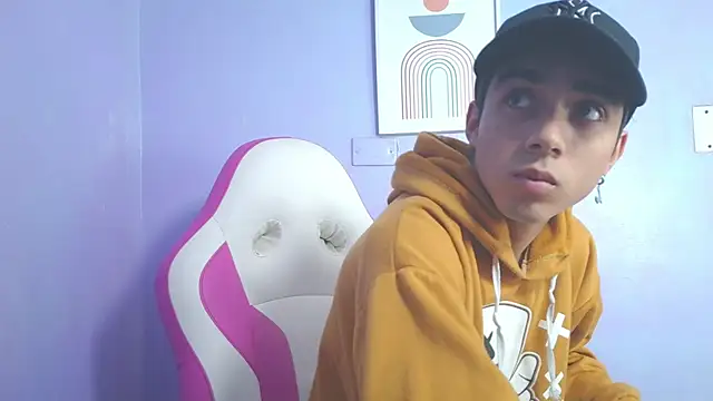 Snapshot of Hottie_Guy chatting on November 11, 2025, 5:41 pm Hottie Guy online show from November 11, 2025, 5:41 pm