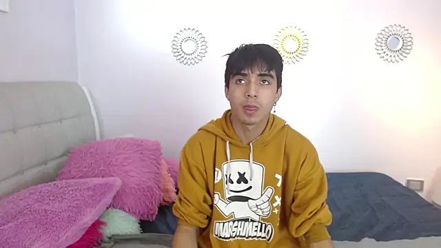 Snapshot of Hottie_Guy chatting on November 25, 2025, 5:57 pm Hottie Guy online show from November 25, 2025, 5:57 pm