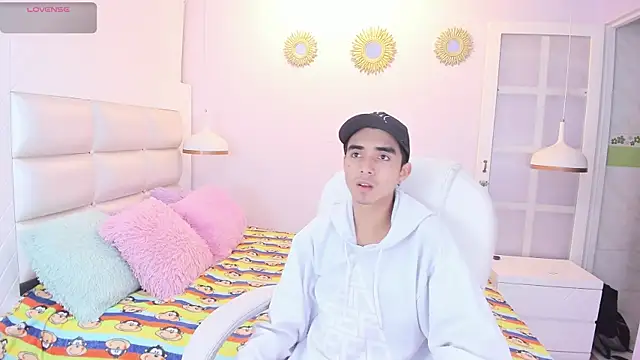 Snapshot of Hottie_Guy chatting on October 30, 2025, 12:25 pm Hottie Guy online show from October 30, 2025, 12:25 pm