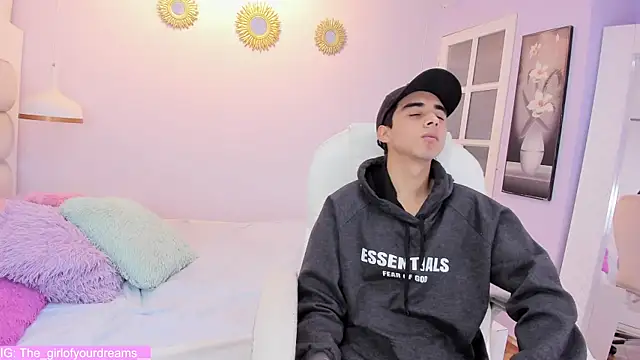 Snapshot of Hottie_Guy chatting on November 20, 2025, 5:46 pm Hottie Guy online show from November 20, 2025, 5:46 pm