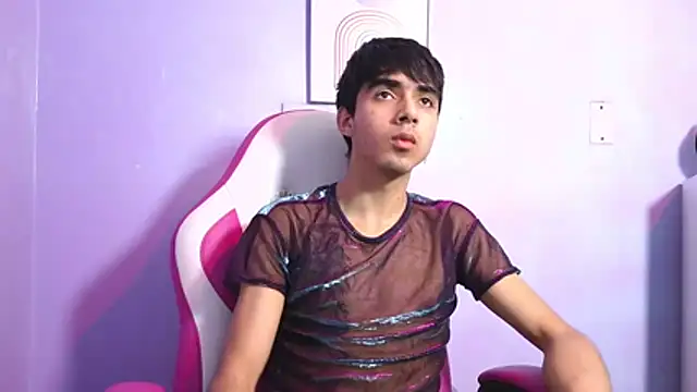 Snapshot of Hottie_Guy chatting on December 1, 2025, 6:53 pm Hottie Guy online show from December 1, 2025, 6:53 pm