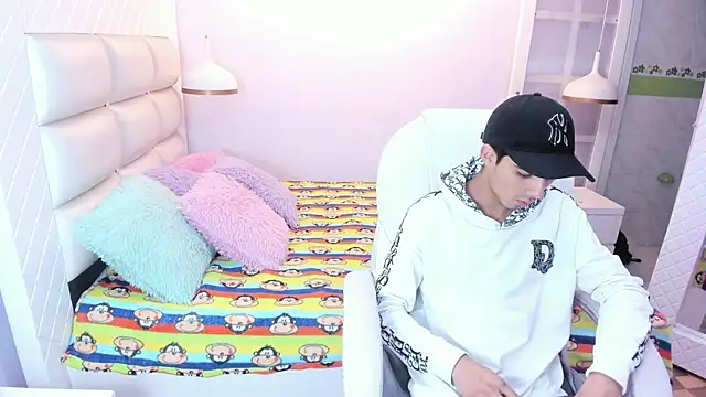 Snapshot of Hottie_Guy chatting on October 25, 2025, 12:17 pm Hottie Guy online show from October 25, 2025, 12:17 pm