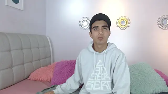 Snapshot of Hottie_Guy chatting on November 26, 2025, 5:57 pm Hottie Guy online show from November 26, 2025, 5:57 pm