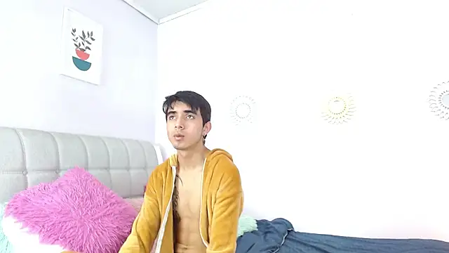 Snapshot of Hottie_Guy chatting on December 2, 2025, 5:58 pm Hottie Guy online show from December 2, 2025, 5:58 pm