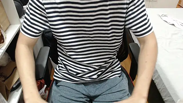 16hornydog online show from October 28, 2025, 3:33 pm