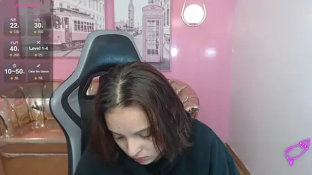 mia foster t online show from December 15, 2025, 1:39 pm