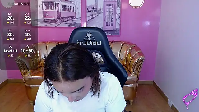 mia foster t online show from November 22, 2025, 12:59 pm