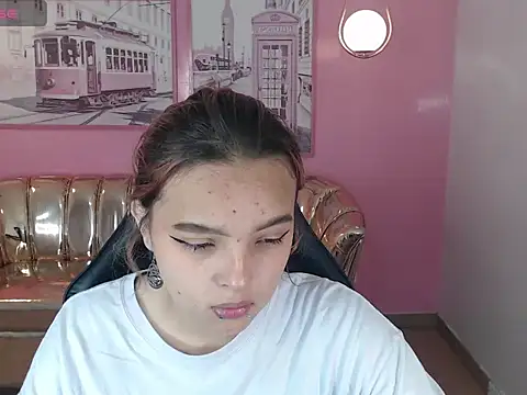 mia foster t online show from November 1, 2025, 12:43 pm