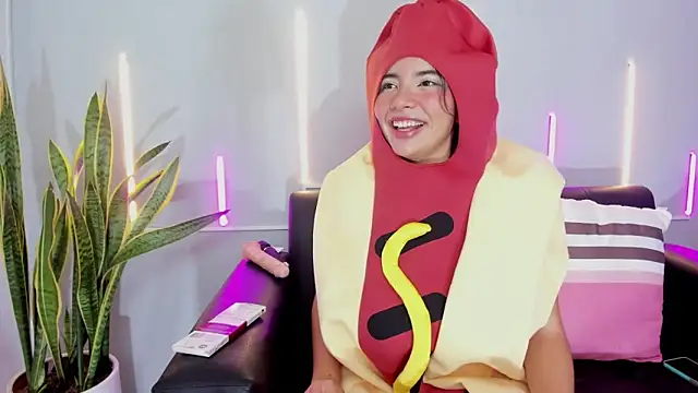 Jules Angel online show from October 31, 2025, 1:41 pm